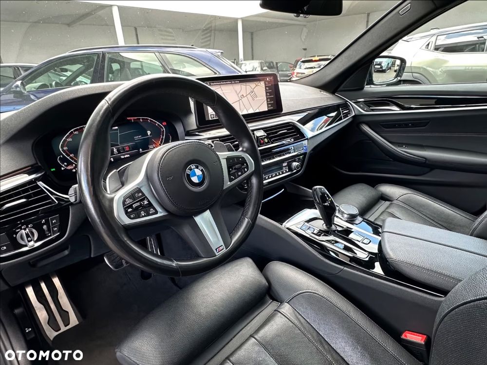 BMW Seria 5 540i xDrive - 14