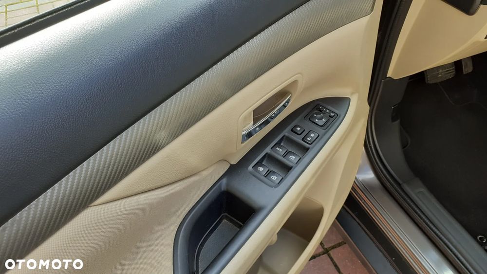 Mitsubishi Outlander 2.0 Instyle Navi 4WD CVT - 13