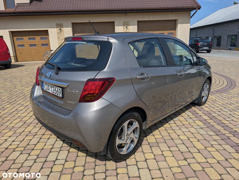 Toyota Yaris Hybrid 100 Premium - 7