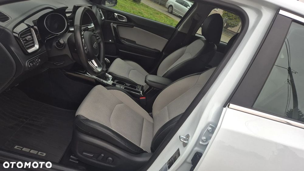 Kia Ceed 1.4 T-GDI L Business Line - 12