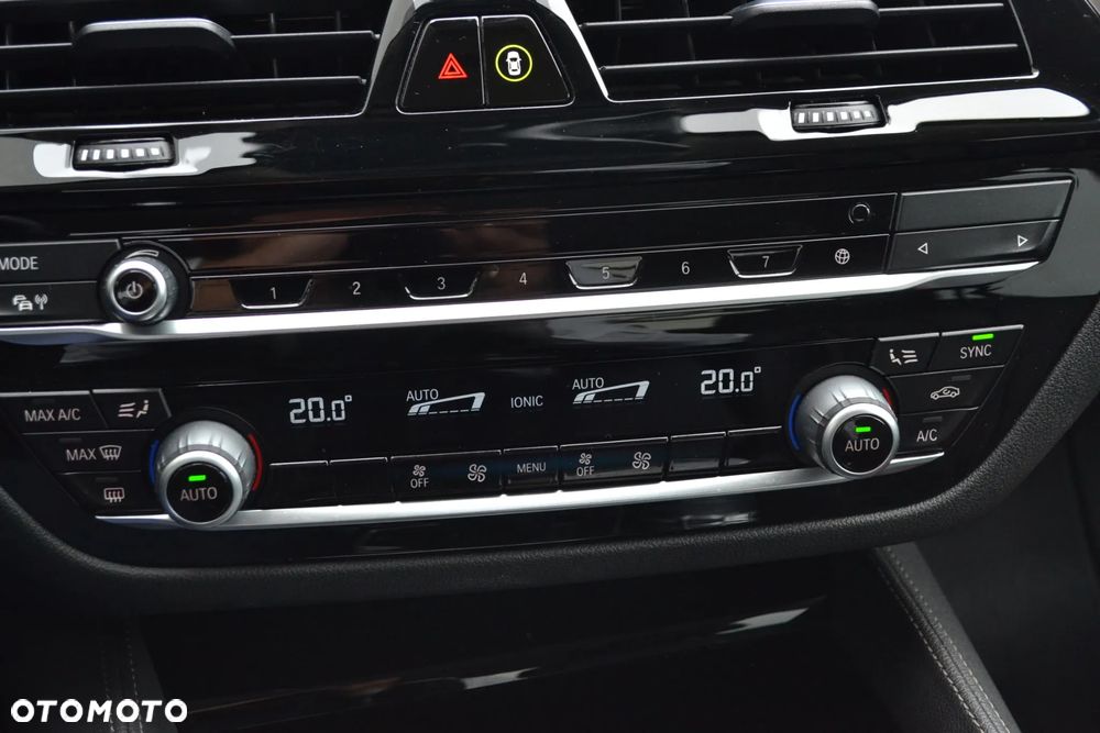 BMW Seria 5 530d xDrive Luxury Line - 23