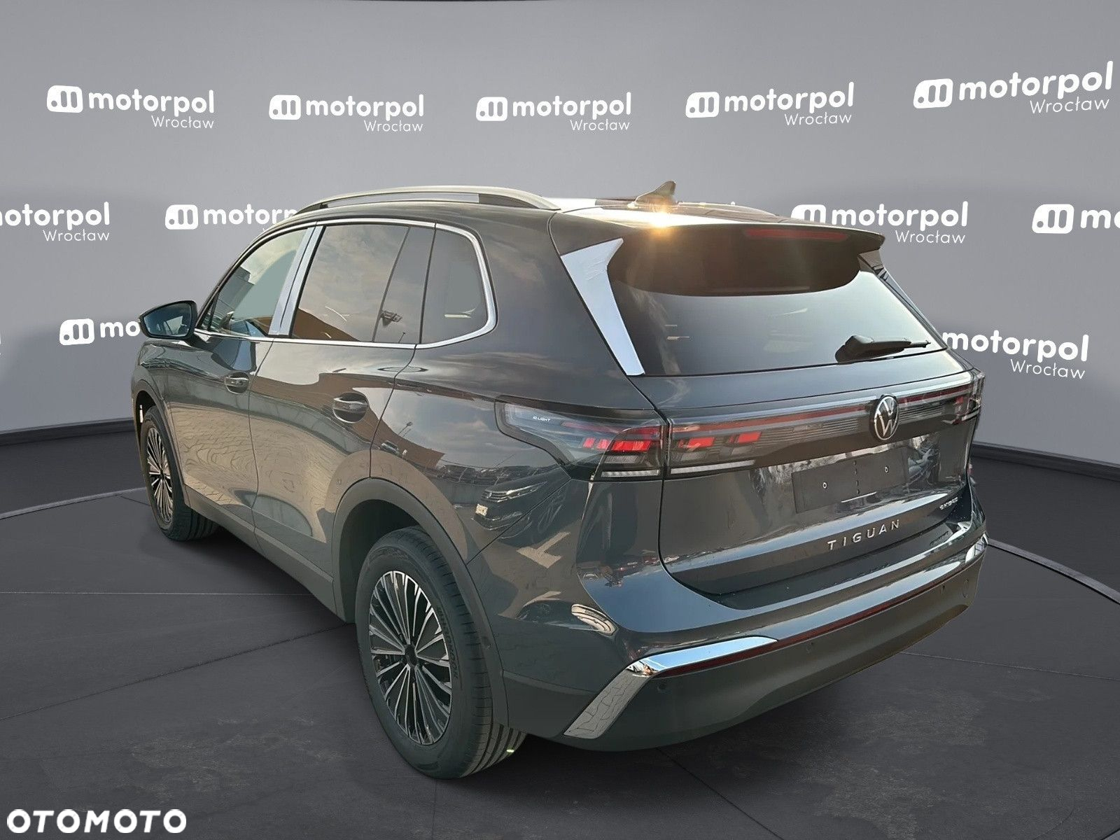 Volkswagen Tiguan - 8