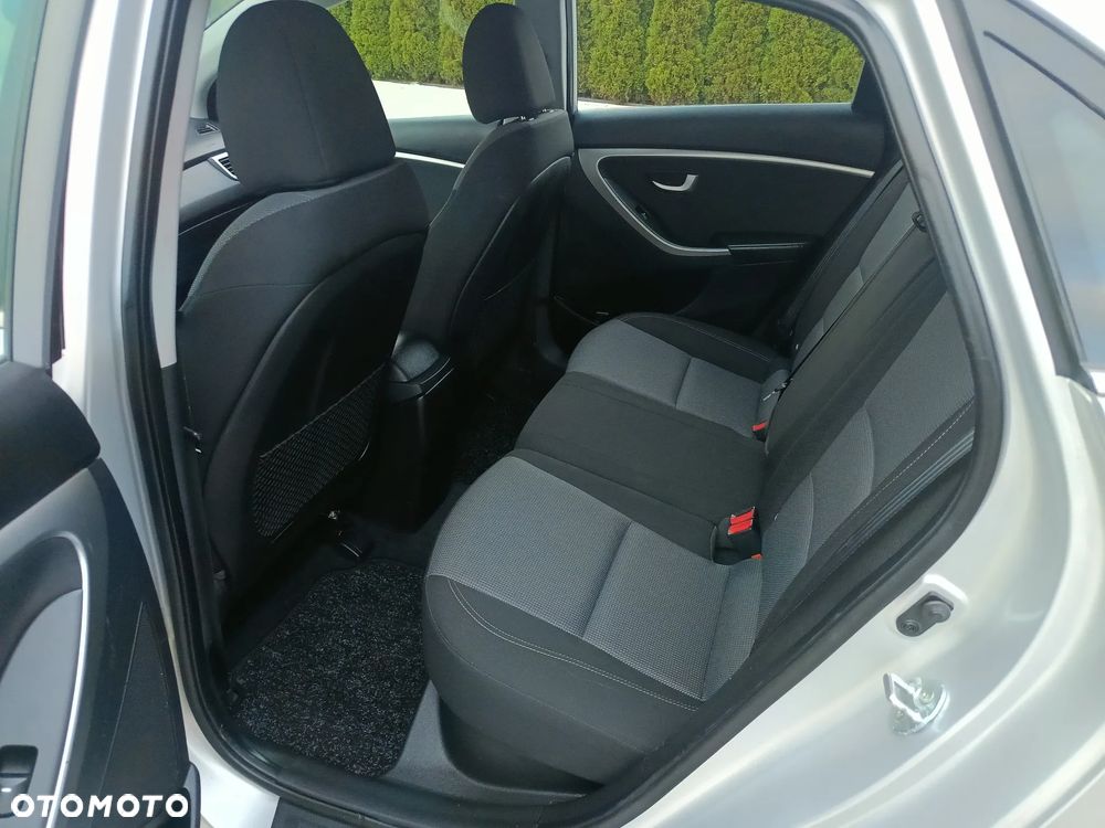 Hyundai i30 blue 1.6 CRDi YES Silver - 23