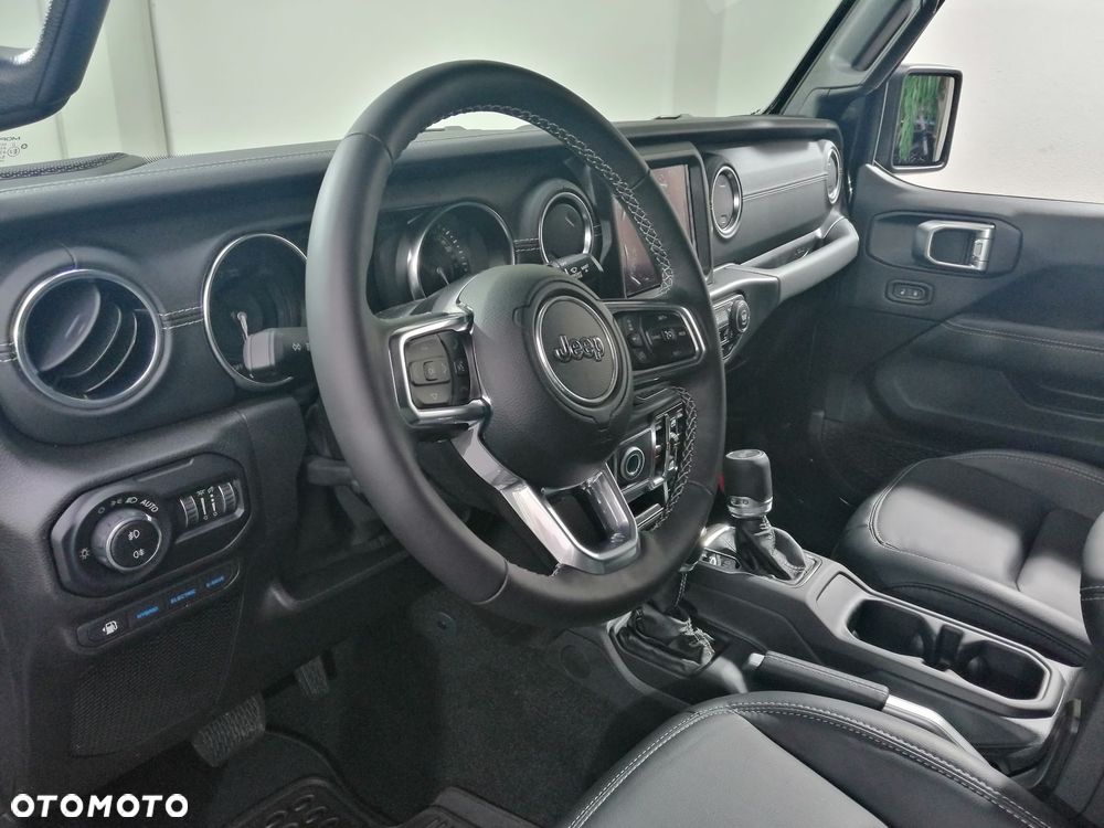 Jeep Wrangler - 8