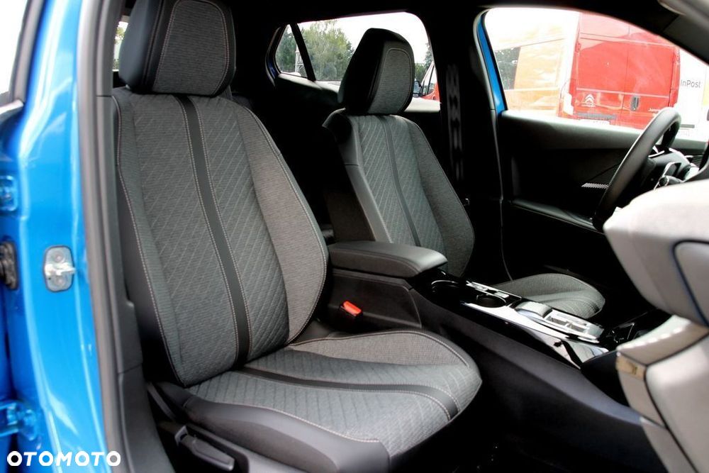 Peugeot 2008 1.2 PureTech Allure S&S EAT8 - 27