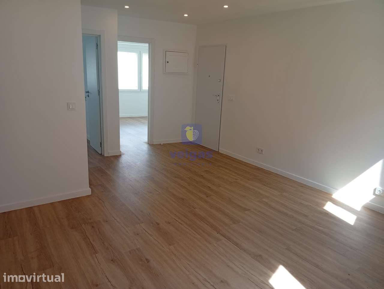 Apartamento T2 Renovado no Forte da Casa - Grande imagem: 5/17