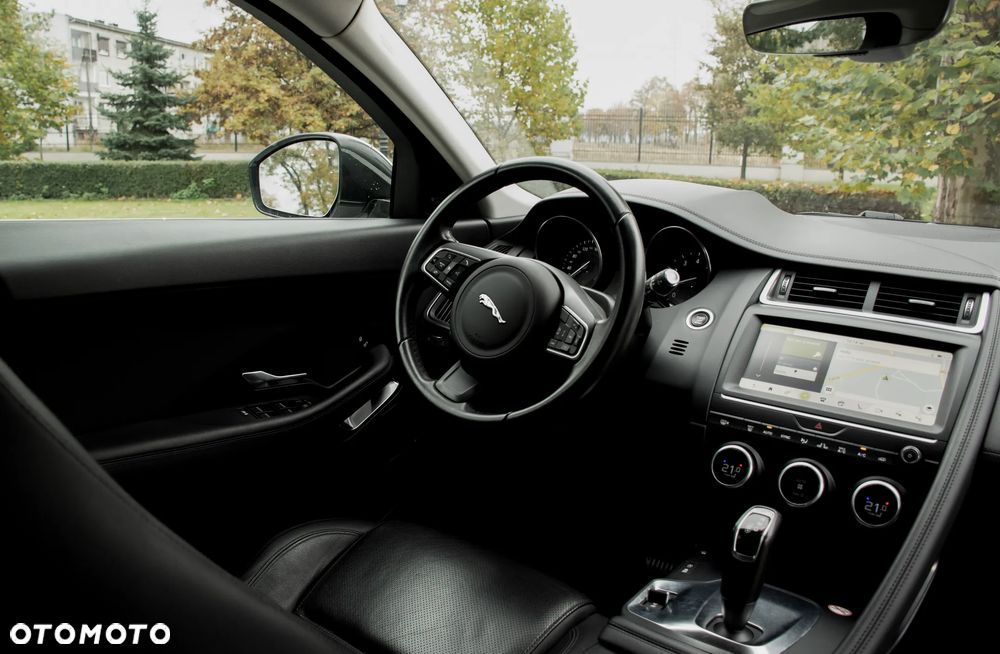 Jaguar E-Pace P250 AWD R-Dynamic S - 28