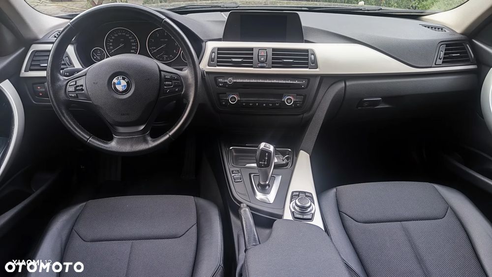 BMW Seria 3 320d Luxury Line - 9