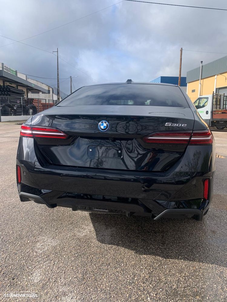 BMW 530 e Pack Desportivo M - 2