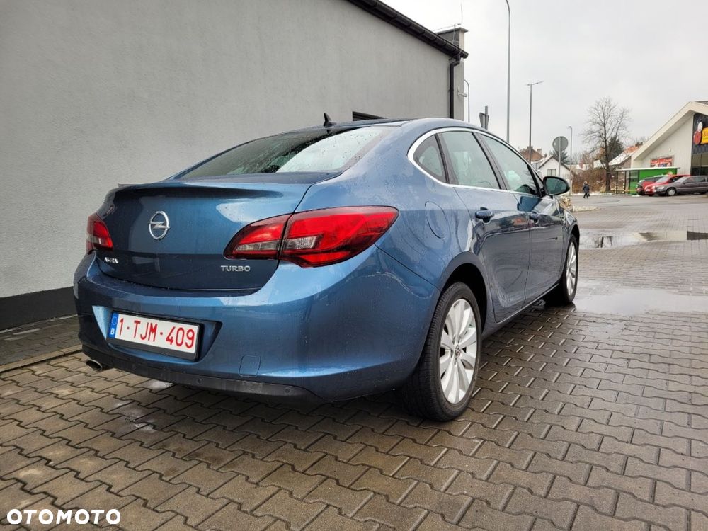 Opel Astra 1.4 Turbo Exklusiv - 11