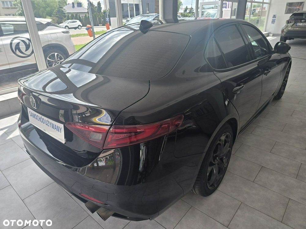 Alfa Romeo Giulia - 4