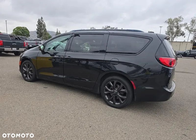 Chrysler Pacifica - 5