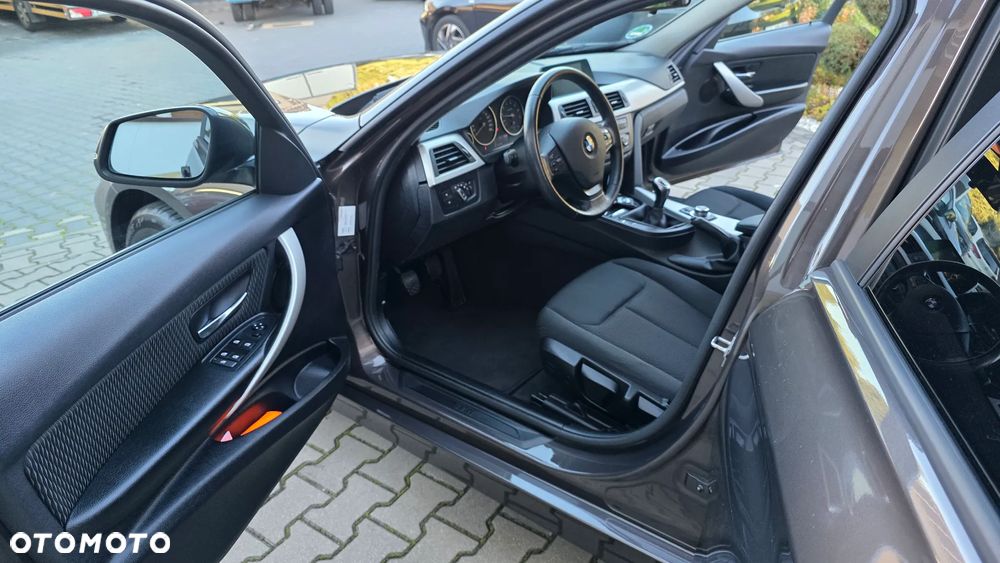 BMW Seria 3 320i Modern Line - 12
