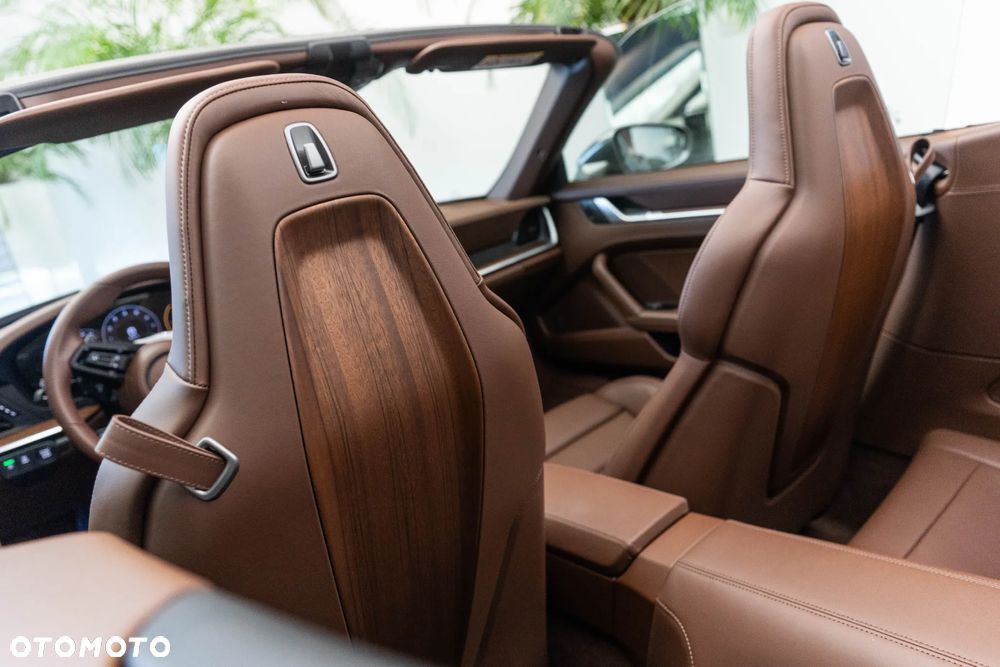 Porsche 911 Carrera 4S - 28