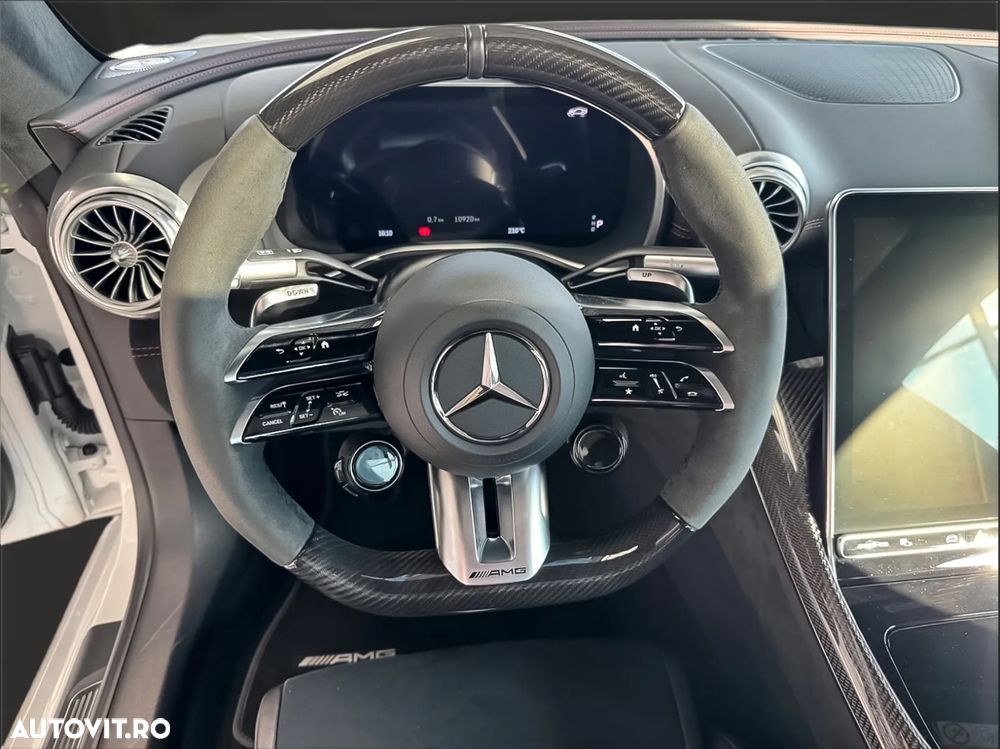 Mercedes-Benz C 200 4Matic 9G-TRONIC AMG Line - 23