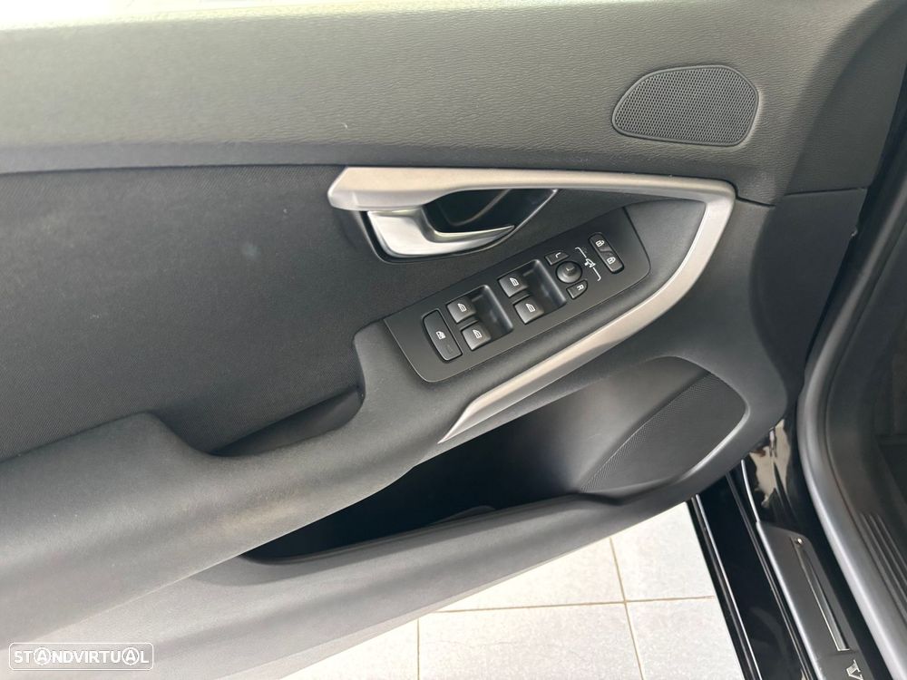 Volvo V40 2.0 D3 Momentum - 16