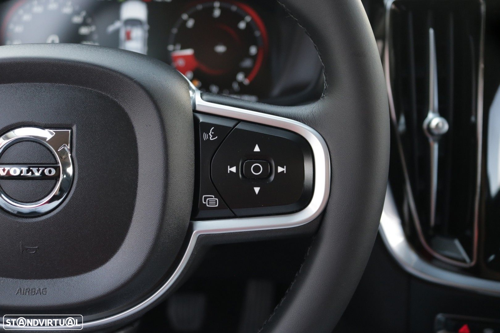 Volvo V60 2.0 D3 Momentum Core - 33