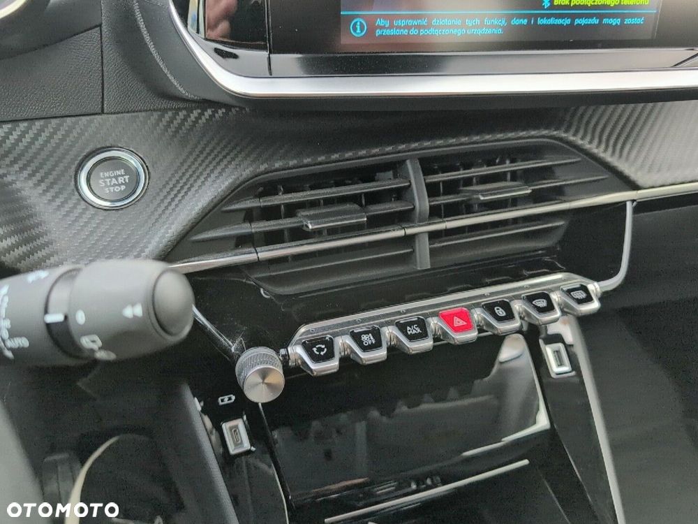 Peugeot 208 - 23