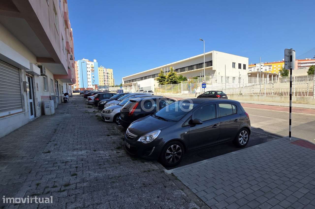 Loja para Arrendamento – Excelente Localização em Santa Marta do Pi... - Grande imagem: 3/9