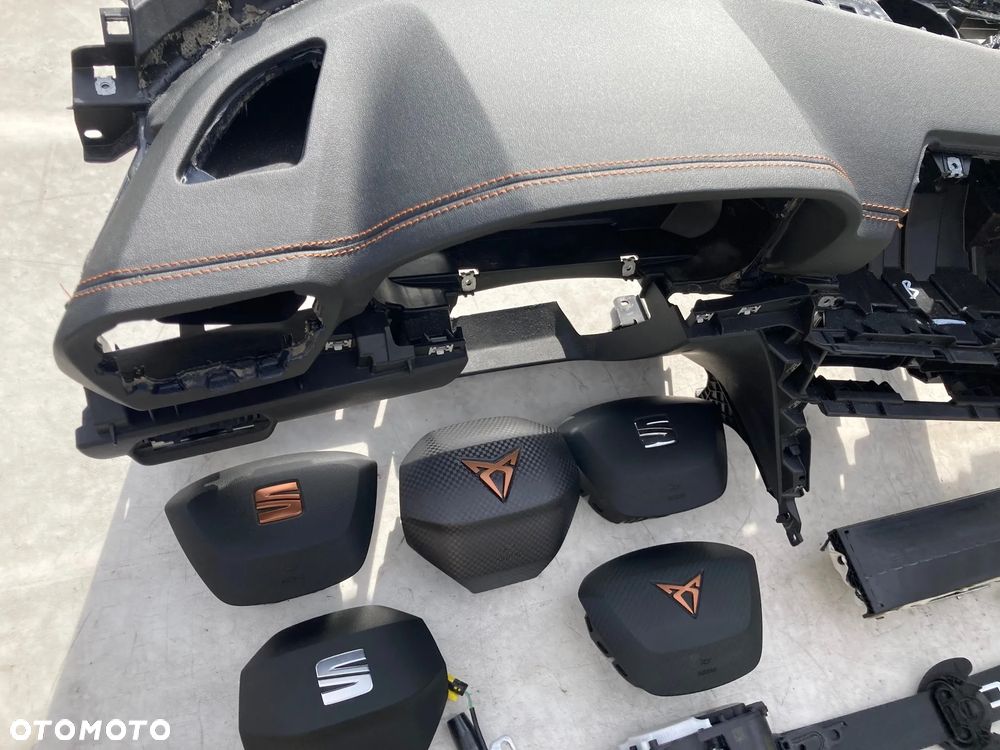 SEAT LEON CUPRA FORMENTOR DESKA KONSOLA KOKPIT PULPIT PÓŁKA PARAPET PODUSZKI POWIETRZNE KIEROWCY PASAŻERA KOLAN AIR BAG PODUSZKA POWIETRZNA KOLANOWA AIRBAG FOTELA W FOTEL KANAPY AIR BAG LĘDŹWIOWY PASY PAS NAPINACZE DOPINACZE SKÓRA NIĆ SZYTA naprawa !!! - 6