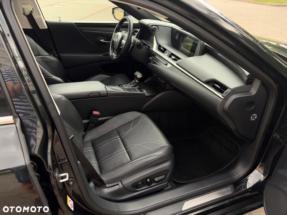Lexus ES 300h Prestige - 20