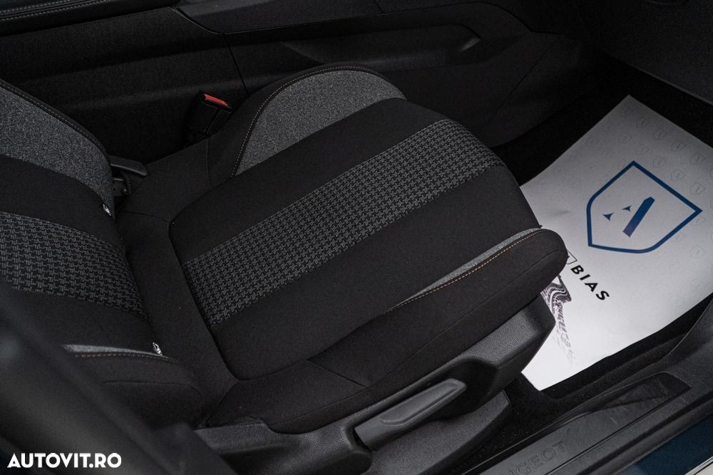 Peugeot 3008 1.2 PureTech 130 EAT8 Allure Pack - 33