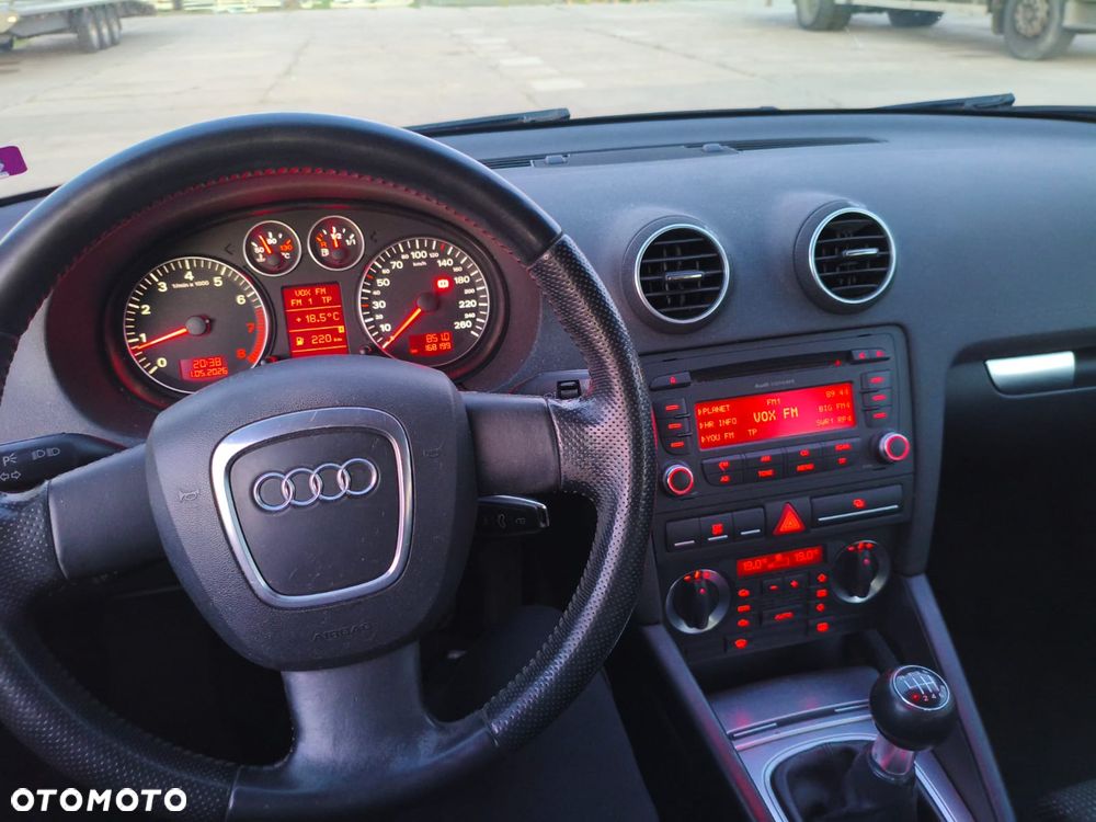Audi A3 Sportback 1.6 FSI Ambiente - 2