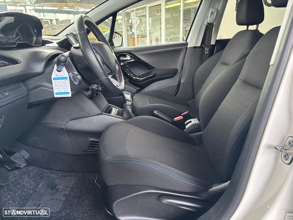 Peugeot 208 1.2 PureTech Signature - 5