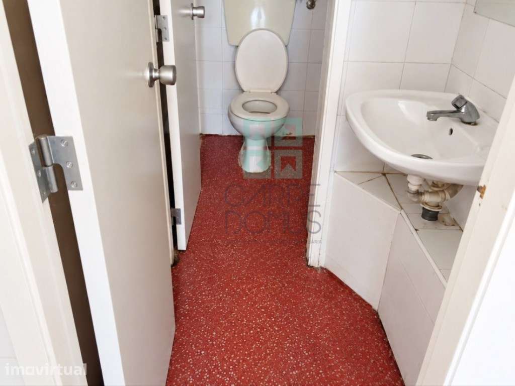 Loja comercial com 50m2, montra, zona movimentada, no Cacém, Sintra - Grande imagem: 5/19