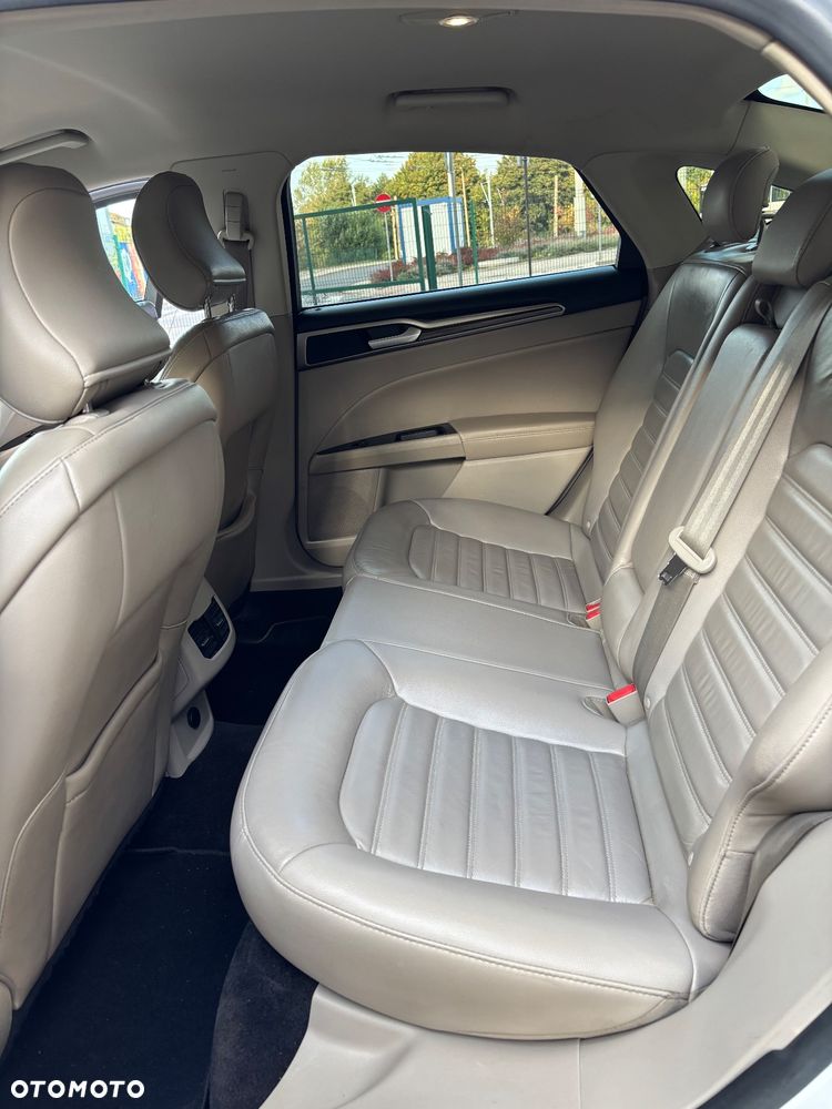 Ford Fusion 2.0 EcoBoost Titanium - 18