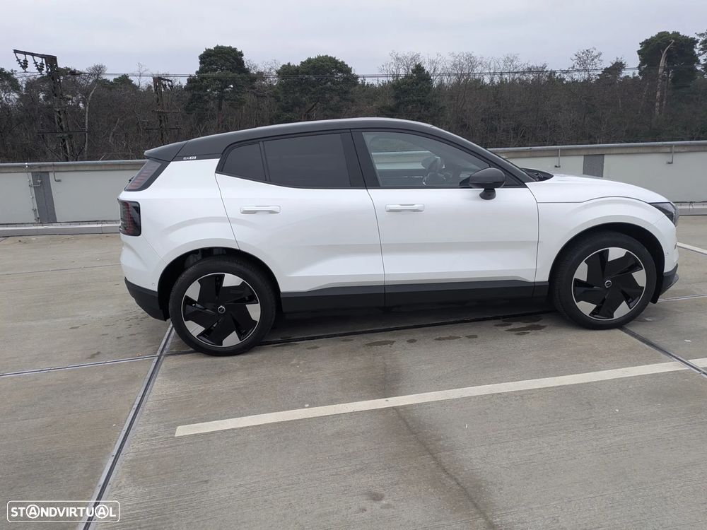 Volvo EX30 Single Motor Extended Range RWD Ultra - 12