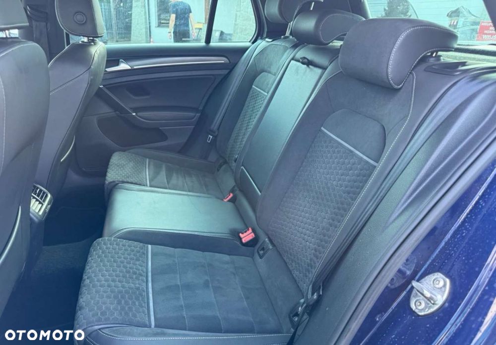 Volkswagen Golf - 23