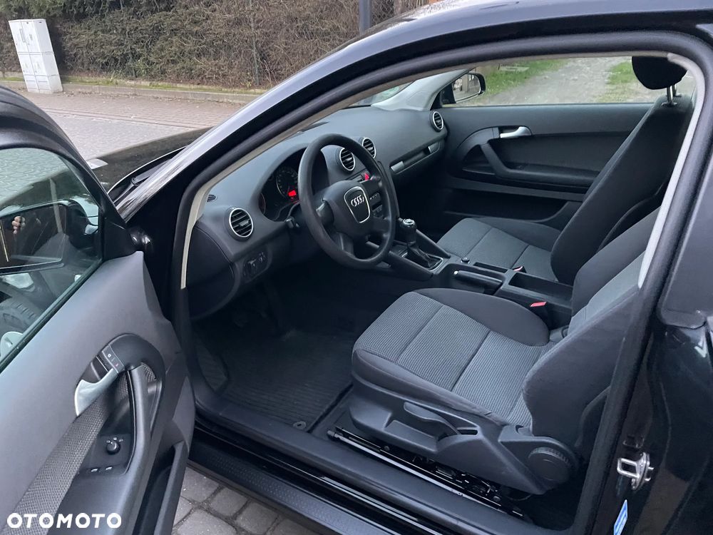Audi A3 3-drzwiowe 1.6 Ambiente - 7