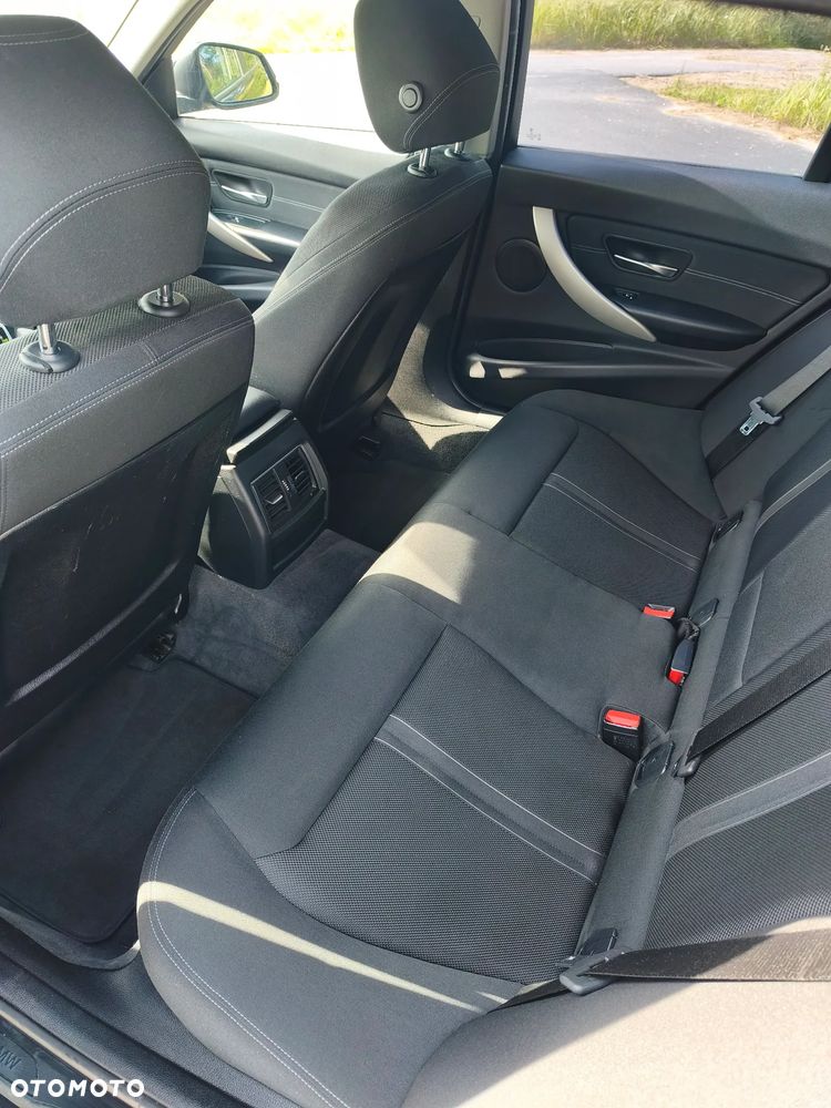 BMW Seria 3 318d Sport Line - 19