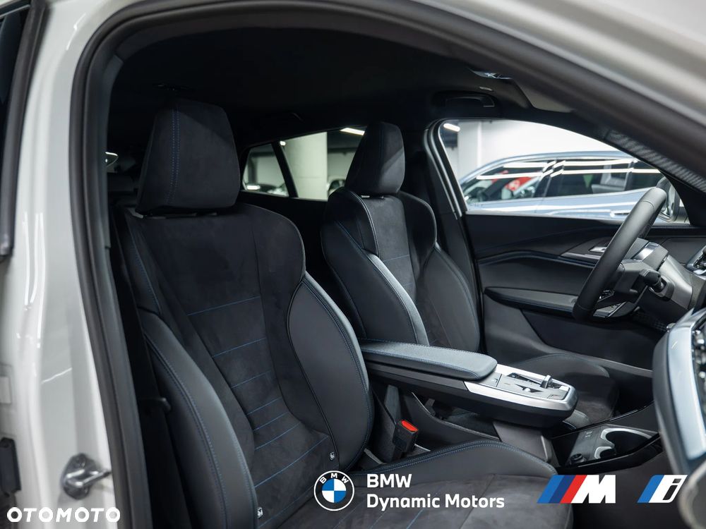 BMW iX2 eDrive20 - 23