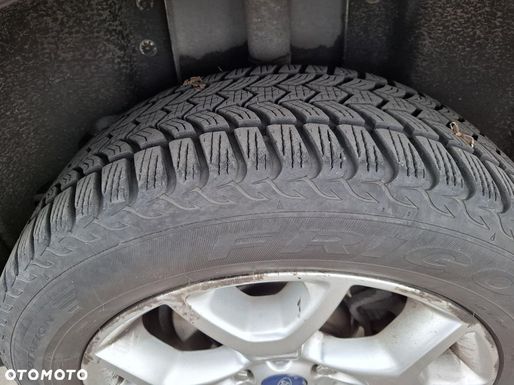 Ford Kuga 2.0 TDCi 2x4 Trend - 24