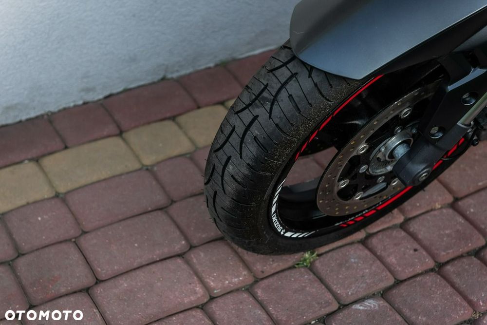 Suzuki GSR - 9