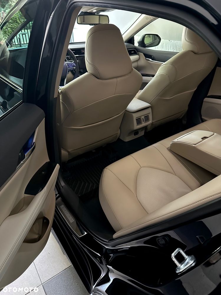 Toyota Camry 2.5 Hybrid Executive CVT - 8