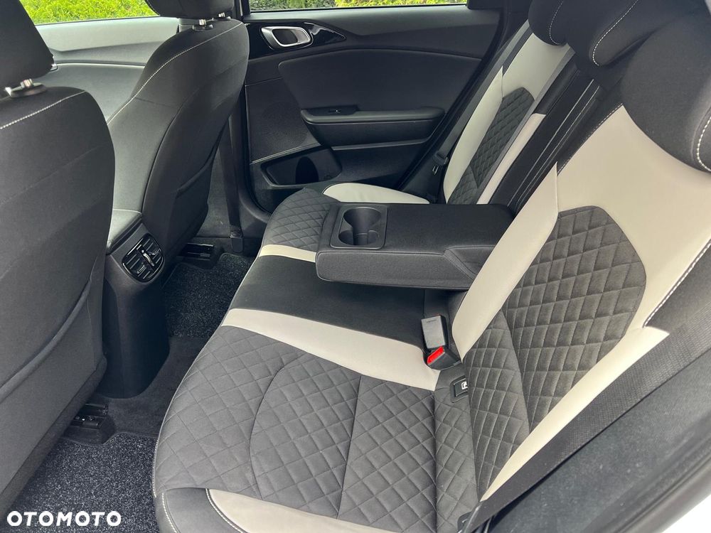 Kia Ceed 1.6 CRDi DCT GT Line - 33