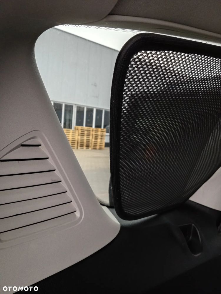 Ford S-Max 2.0 TDCi DPF Titanium X - 27