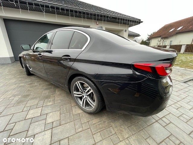 BMW Seria 5 520d xDrive - 14