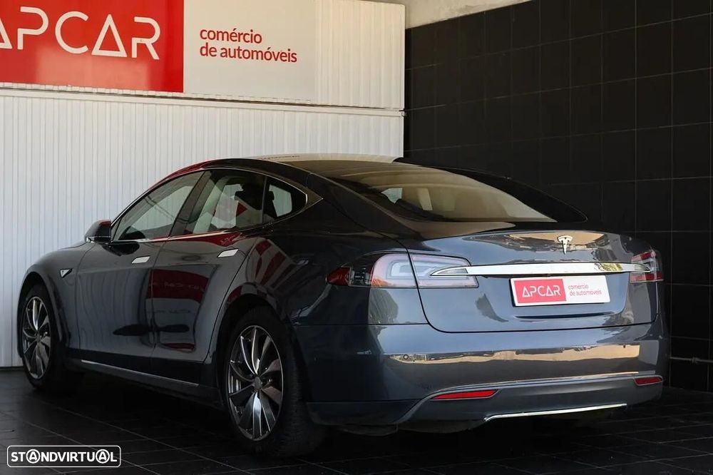 Tesla Model S - 6