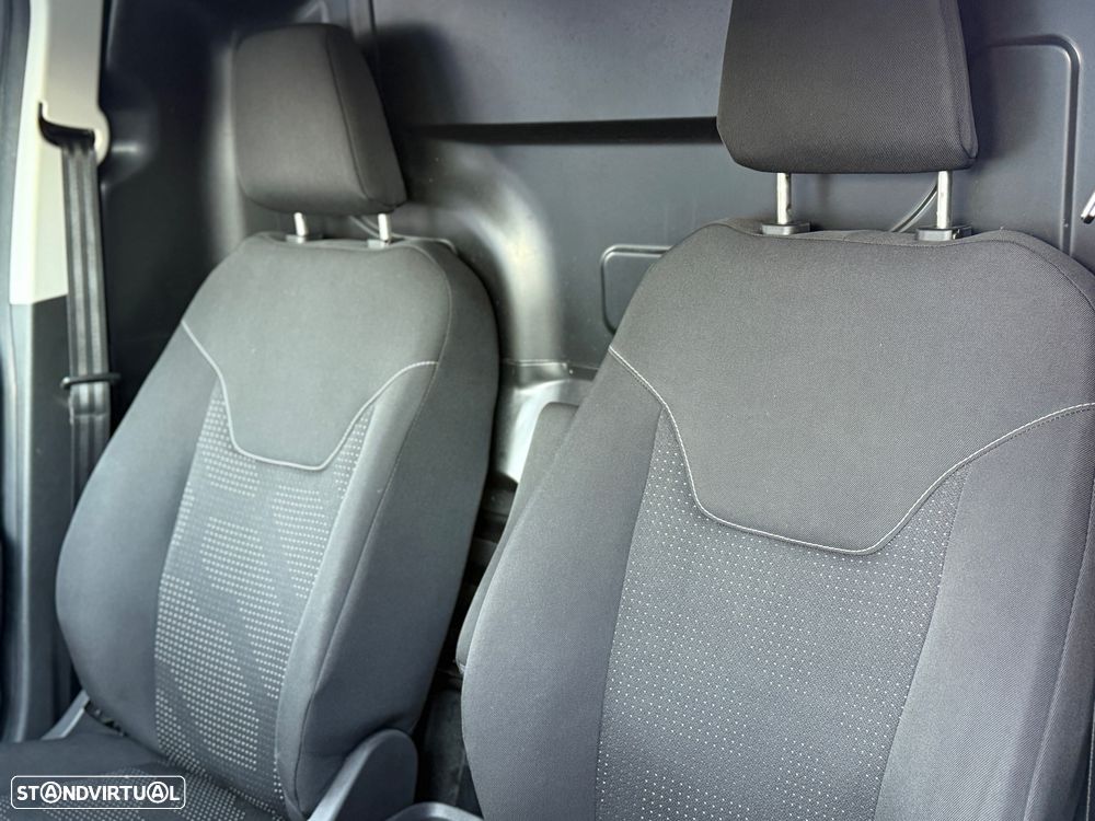 Ford Transit Courier - 17