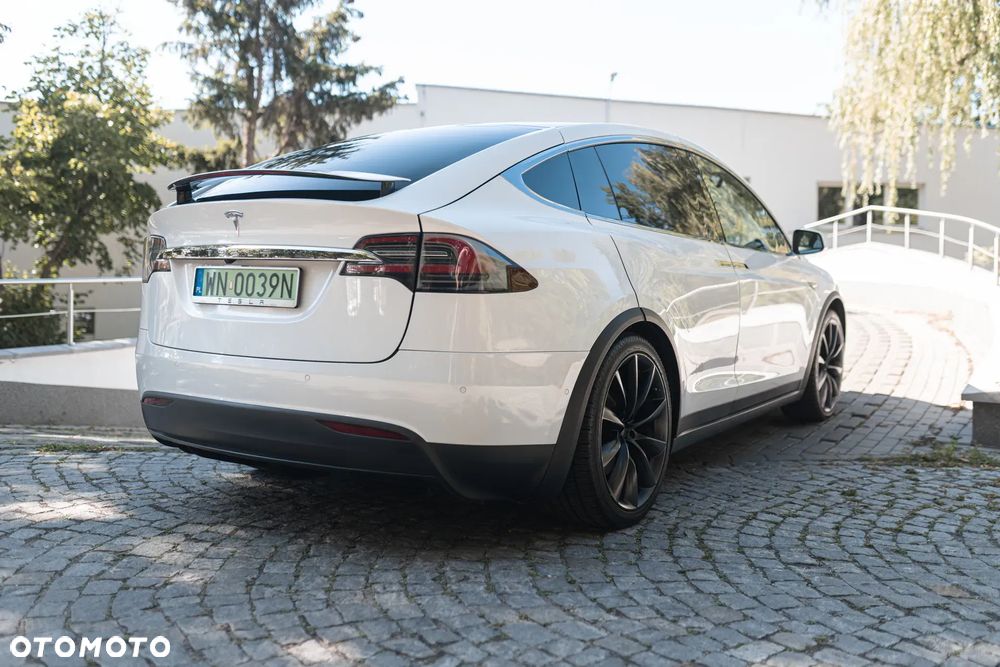 Tesla Model X 75 D - 7