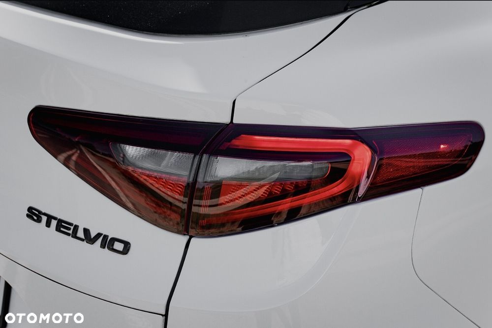 Alfa Romeo Stelvio - 13
