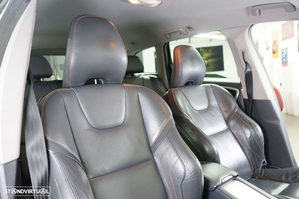 Volvo XC 60 2.0 D3 Momentum Geartronic - 33