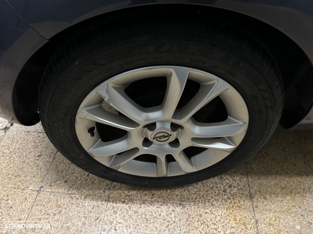 Opel Corsa 1.2 Twinport Cosmo - 4