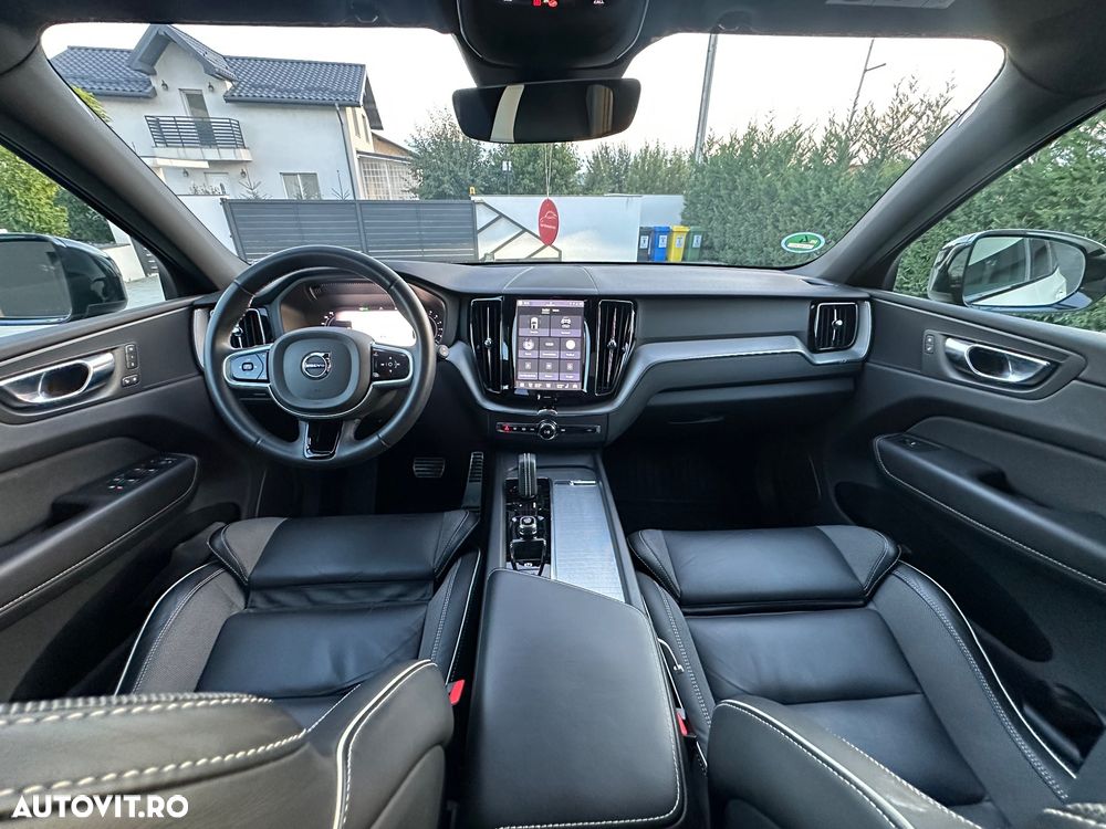 Volvo XC 60 B4 MHEV AWD R-Design - 12