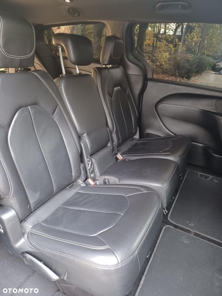 Chrysler Pacifica - 10