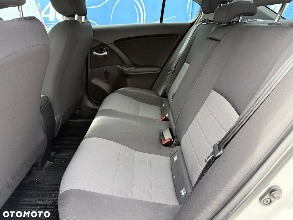 Toyota Avensis 1.6 D-4D Active - 11